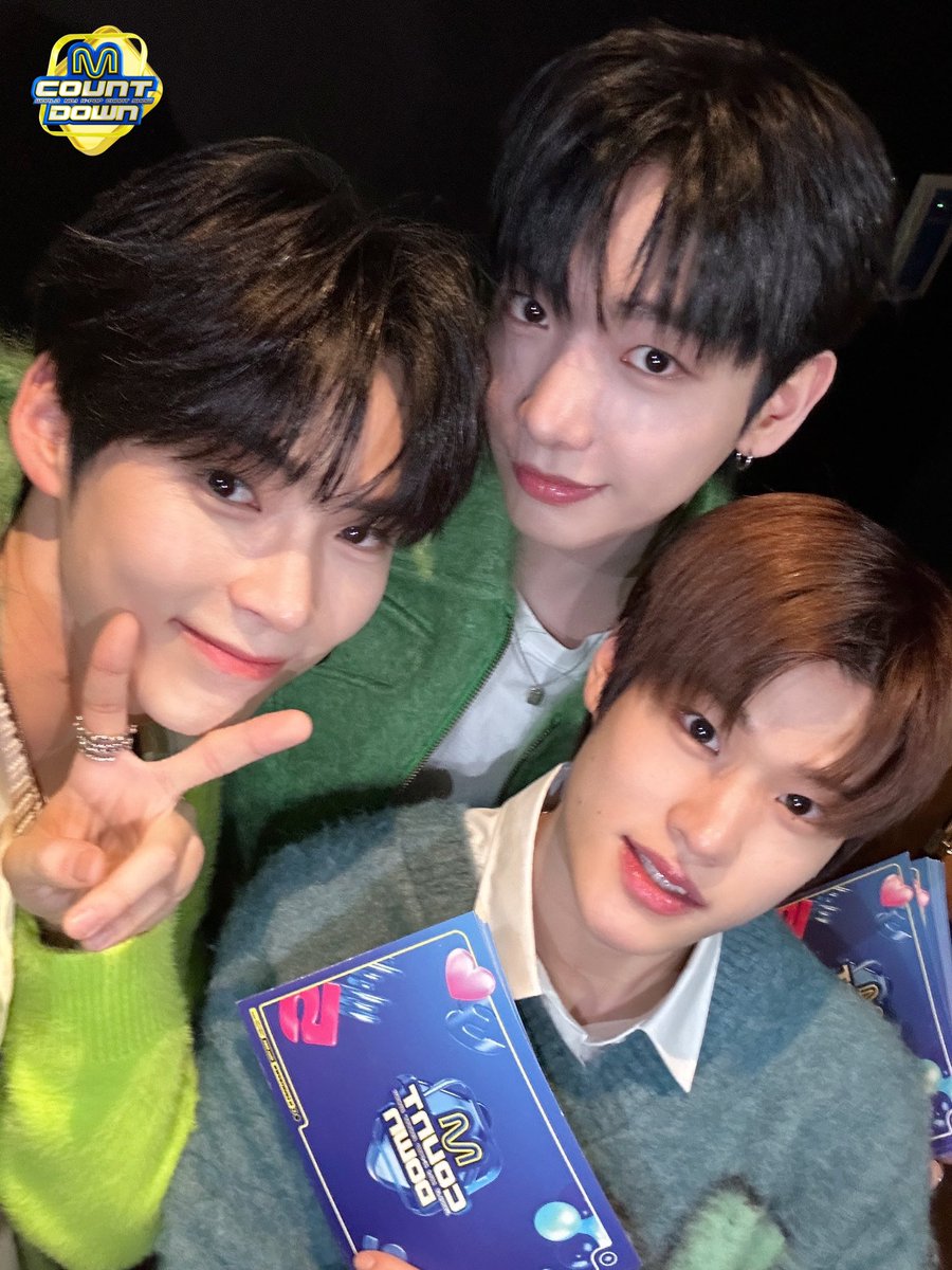 MnetMcountdown's tweet photo. 당도 300%의 완벽 진행력🍇
비타민 3000%의 상큼 비주얼✨
오늘도 제철 맞는 샤인멍또캣 🐶🐥🐱
보기만 해도 달콤한 엠카산 인간 샤인머스켓
이렇게 귀여운데 본방사수 못하면 머슥해
#ZEROBASEONE #성한빈
#BOYNEXTDOOR #명재현
#RIIZE #소희
#샤인멍또캣 https://t.co/8QqTcvd7sY