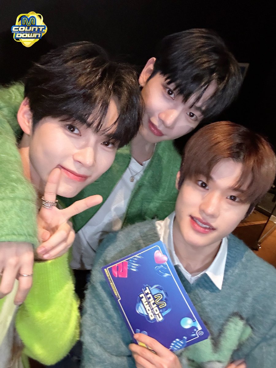 MnetMcountdown's tweet photo. 당도 300%의 완벽 진행력🍇
비타민 3000%의 상큼 비주얼✨
오늘도 제철 맞는 샤인멍또캣 🐶🐥🐱
보기만 해도 달콤한 엠카산 인간 샤인머스켓
이렇게 귀여운데 본방사수 못하면 머슥해
#ZEROBASEONE #성한빈
#BOYNEXTDOOR #명재현
#RIIZE #소희
#샤인멍또캣 https://t.co/8QqTcvd7sY