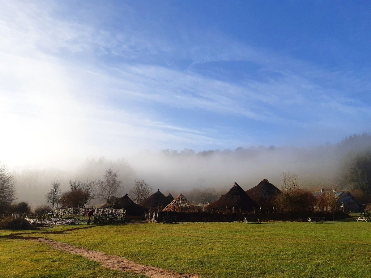 Happy Imbolc 🌼 This ancient Celtic festival marks the turning towards spring. We've made it through the ten darkest weeks of the year!

Legend has it that foul weather on Imbolc means winter is nearly over, while fair means we've still got weeks of winter weather to come ⛈️