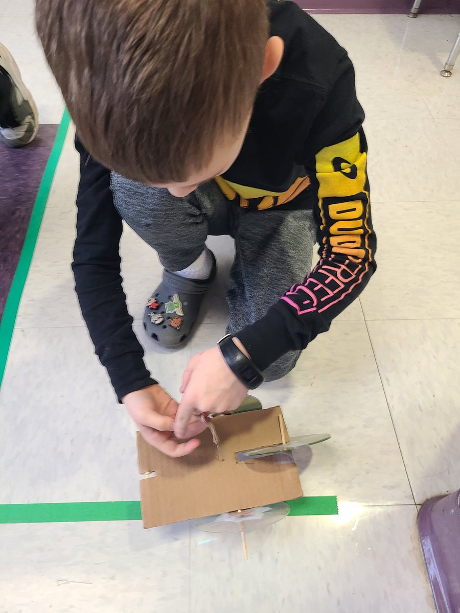 SCOPESUnioto's tweet photo. @ScienceBuddies Rubber Band Cars from 3rd grade https://t.co/Ahpa9n2Njz