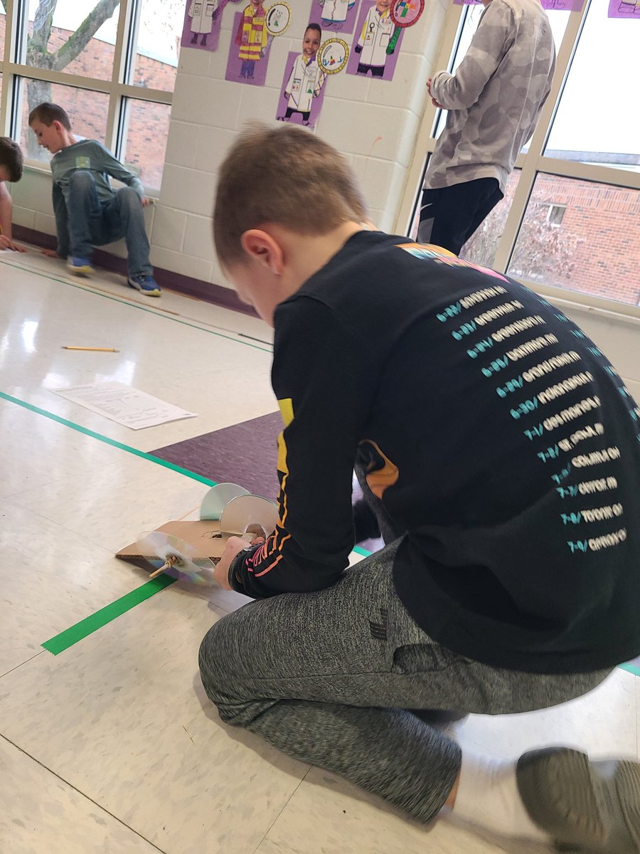 SCOPESUnioto's tweet photo. @ScienceBuddies Rubber Band Cars from 3rd grade https://t.co/Ahpa9n2Njz