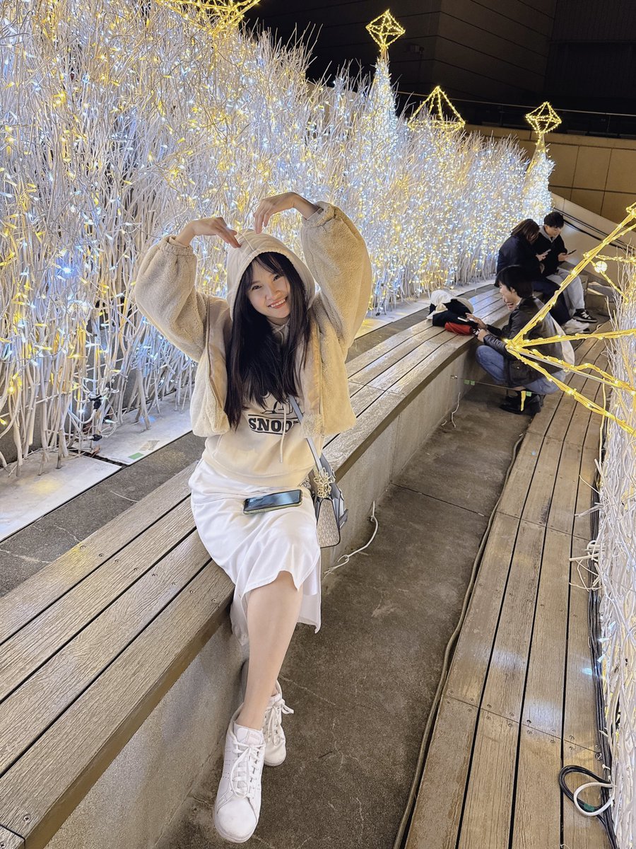 😝😝Còn ai quan tâm đến tối mai không ạ ??? 😉😉

  Ngày mai, lương đến, hồi hộp lẫn lo,😓
Chờ đợi tràn đầy, như sóng bước chân.
Vui sướng nở rộ, như hoa khoe sắc,🌸🌸
Công trình đã đền, niềm hạnh phúc đan.😍😍
 
Kaory chúc mọi người kì này có nhiều bánh