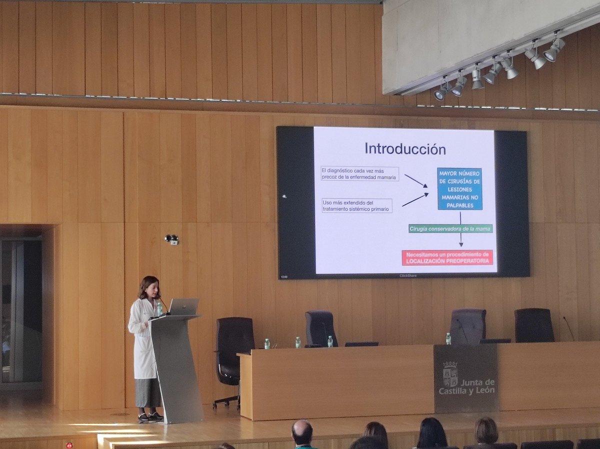 acalemn_cyl's tweet photo. La siguiente ponencia es: Implantación de la semilla, impartida por la Dra. Jimena Pedrosa, adjunta especialista en Radiodiagnóstico. #sacyl #HUBU #sembrandosemillas #medicinanuclear #radiodiagnostico
#cirugiaradioguiada https://t.co/iH6COpL0xB