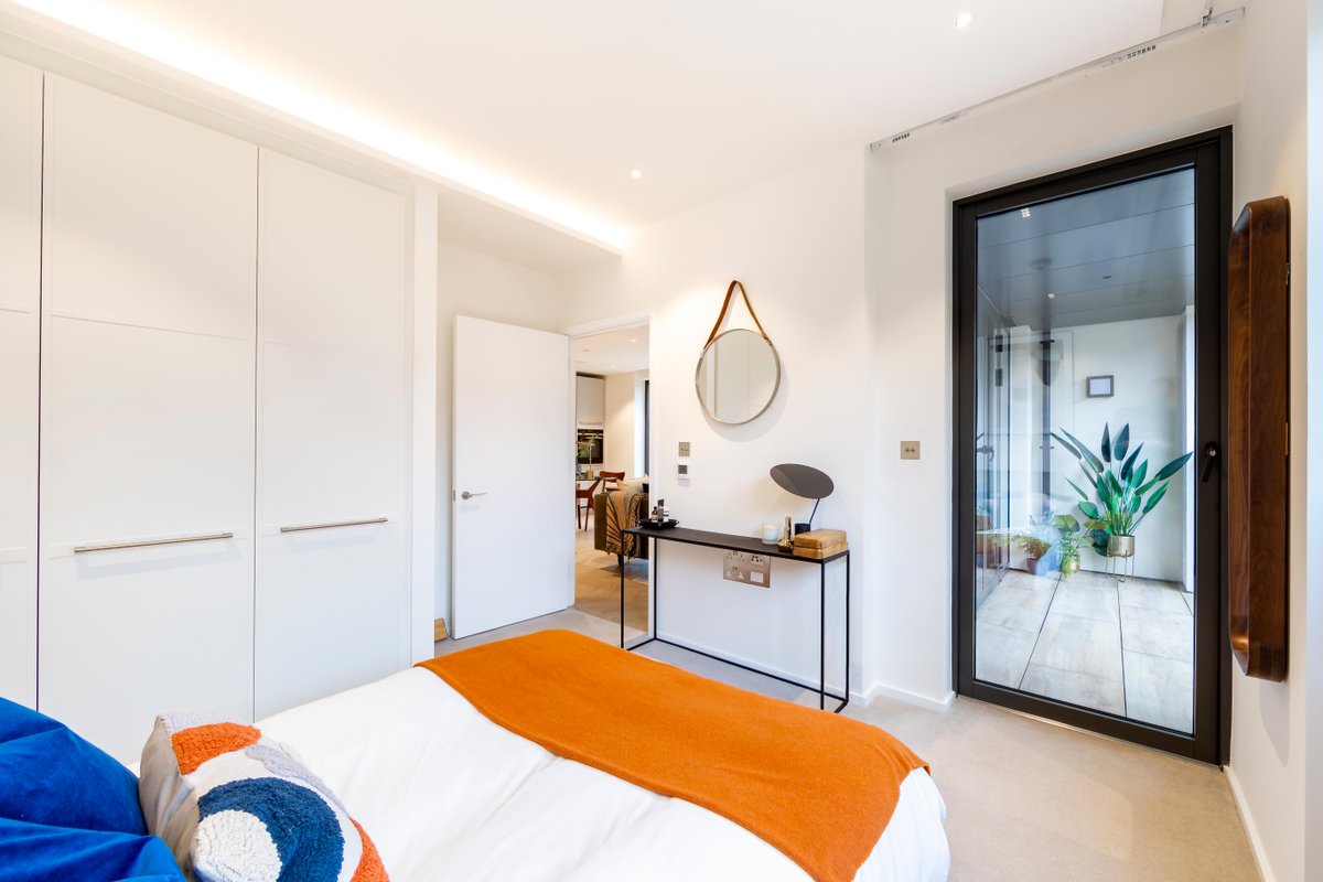 Savills's tweet photo. Hornsey Town Hall presents an impressive 1-bedroom ground floor #apartment spanning 560 sq ft that is ready to move into. ➡️ https://t.co/xrlM0xippB

Boasting an open-plan kitchen/living space, featuring a well-appointed principal bedroom that connects to a private balcony. https://t.co/2HjfKBM2cN