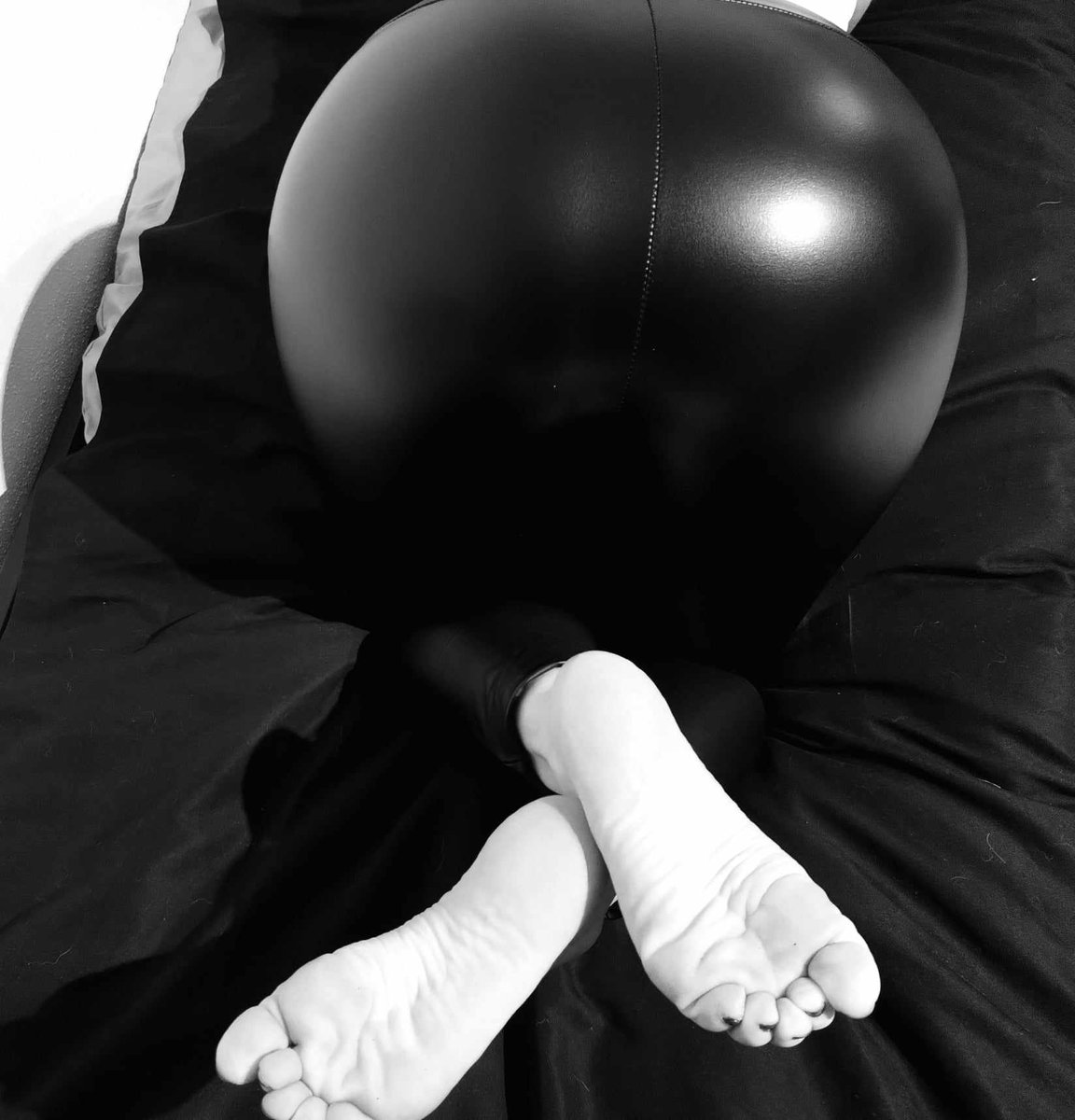 Holy_Feet8's tweet photo. Viens en voir plus sur mon compte Mym je te promet tu ne seras pas déçu 😉🔥

https://t.co/ppovvRwvC3
Code promo en DM pour ton 1er mois d'abonnement -4€. 🥰 https://t.co/14F2ueZDdO