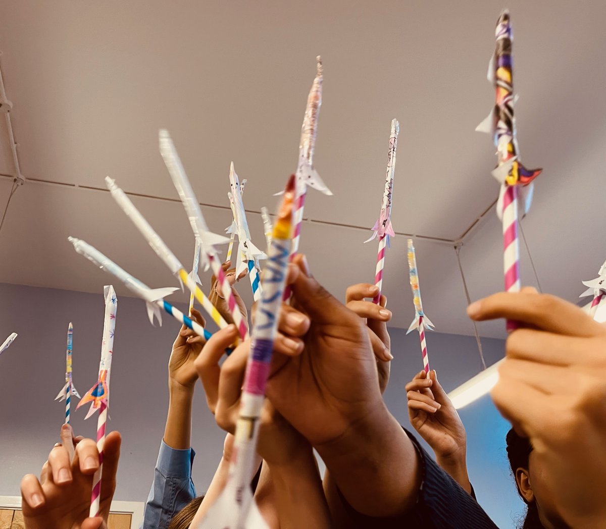 FHSRegentsPark's tweet photo. Last Friday, six of our Lower Fifth students headed to a local primary school to run a 'Rockets and Robotics' workshop as part of the national CanSat competition, which involves promoting STEM to the local community! Well done all - you've done FHS proud! #FHSSTEM https://t.co/1q2zBIuiPp