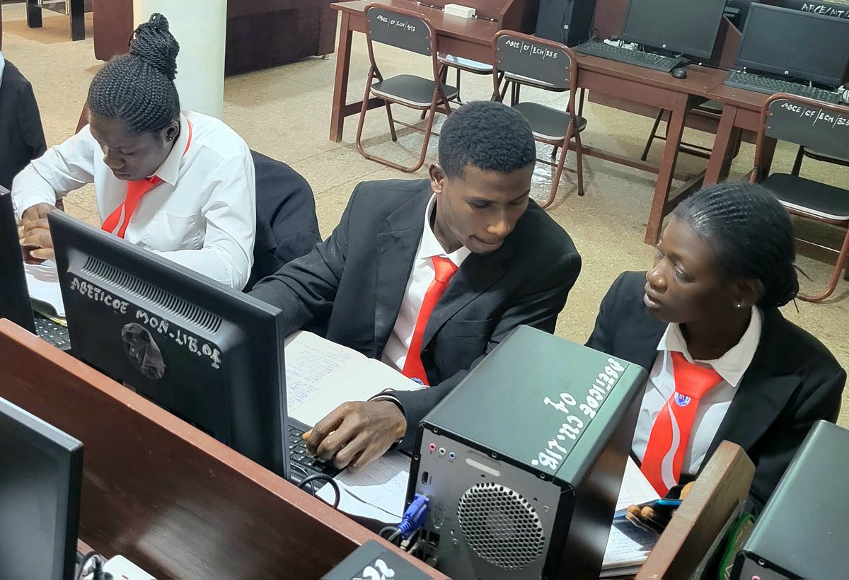 The College Library offers you a conformable Electronic Resource Section to type your STS reports and assignments.

We are opened from 8:00 am to 9:00 pm on weekdays, 10:00 am to 9:00 pm on weekends.

Thank you