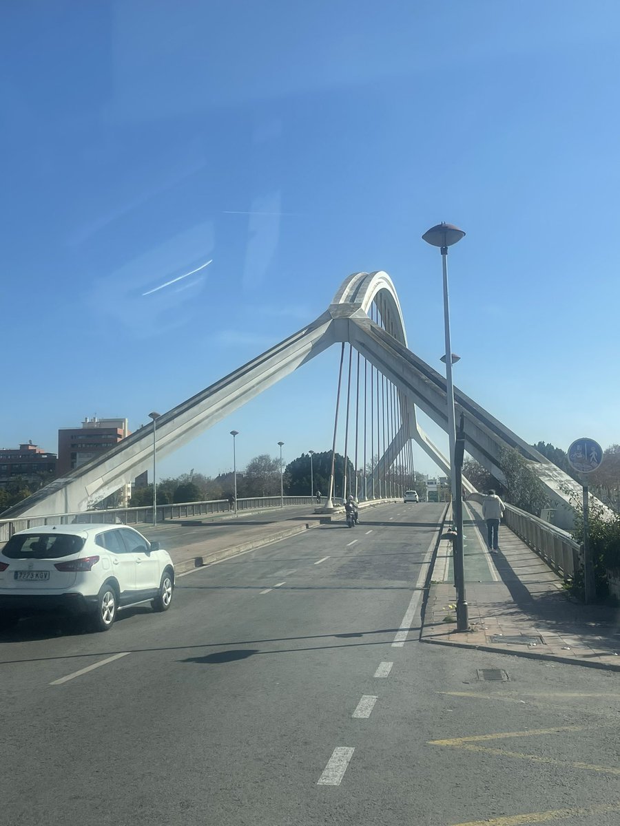 cabresismo's tweet photo. El estado de conservación del puente de la Barqueta, tanto  el asfalto como la estructura del puente es pésimo @Ayto_Sevilla @jlsanzalcalde https://t.co/oAKiKQWQjS