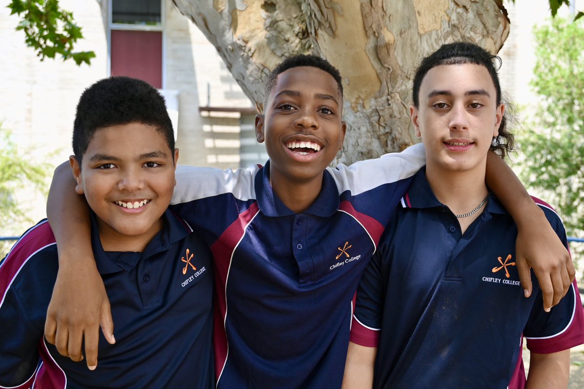 ChifleyCSC's tweet photo. First day for Year 7! 🌟
We hope you enjoyed your first day of high school. Thanks to our Year 10 peer support leaders for looking out for Year 7 as they got to know their way around, know each other, and get familiar with their timetable. 🙂 #FirstDay2024 https://t.co/WBVITvkKUj