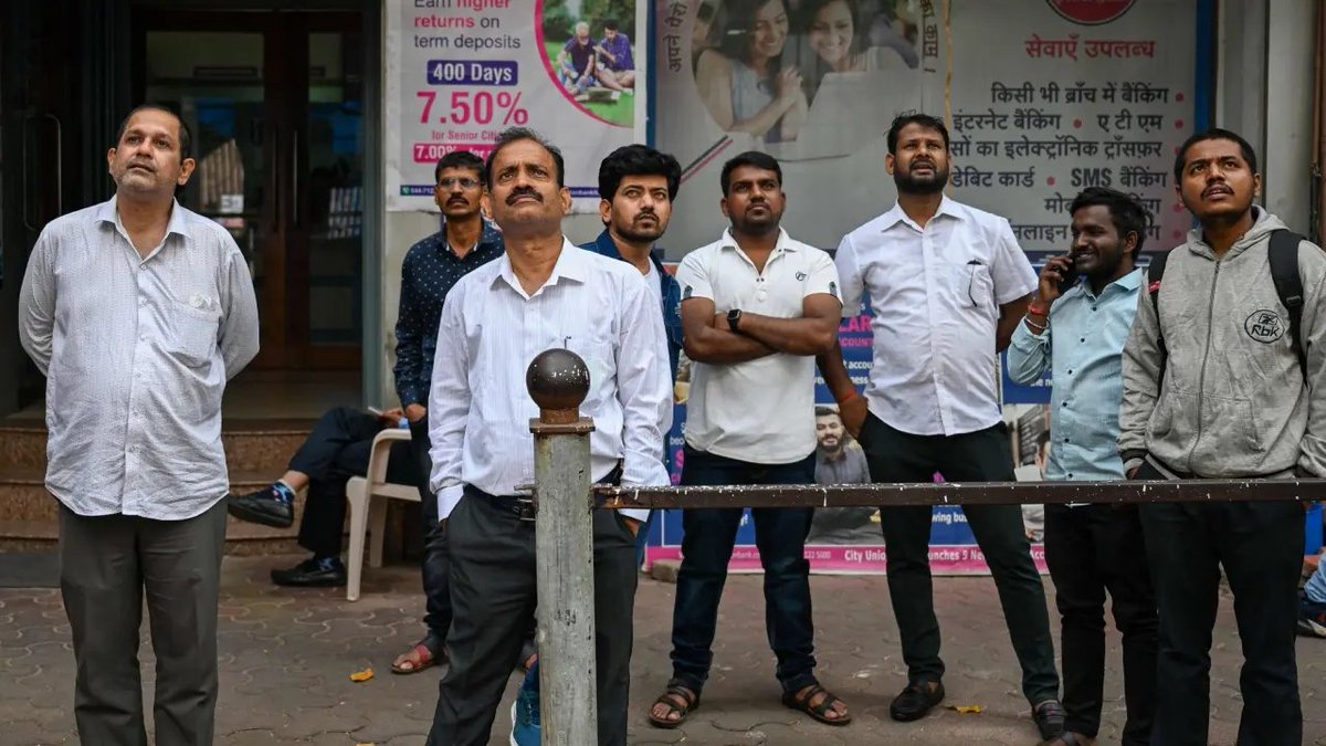 mid_day's tweet photo. #MiddayNews   |

IN PHOTOS: People watch Budget 2024 speech at BSE in Mumbai

#Budget2024 #BudgetWithMidday #BSE #Mumbai #UnionBudget #NewsUpdate 

https://t.co/8ltCjXcVaG https://t.co/T9Q1eFhnjT