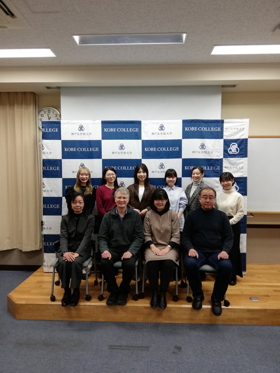 english_kc1948's tweet image. 2/1(木)、英文学科卒論発表会✨グローバル・スタディーズコースは久しぶりの対面開催😃各ゼミ代表者口頭発表、全員のポスター発表、それぞれの４年間の集大成🎉立派でした👏
#神戸女学院大学英文学科 #神戸女学院大学国際学部 #KobeCollegeSchoolofInternationalStudies #卒論発表 #thesispresentation