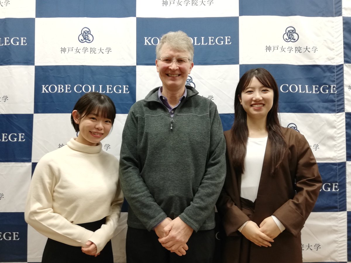 english_kc1948's tweet image. 2/1(木)、英文学科卒論発表会✨グローバル・スタディーズコースは久しぶりの対面開催😃各ゼミ代表者口頭発表、全員のポスター発表、それぞれの４年間の集大成🎉立派でした👏
#神戸女学院大学英文学科 #神戸女学院大学国際学部 #KobeCollegeSchoolofInternationalStudies #卒論発表 #thesispresentation