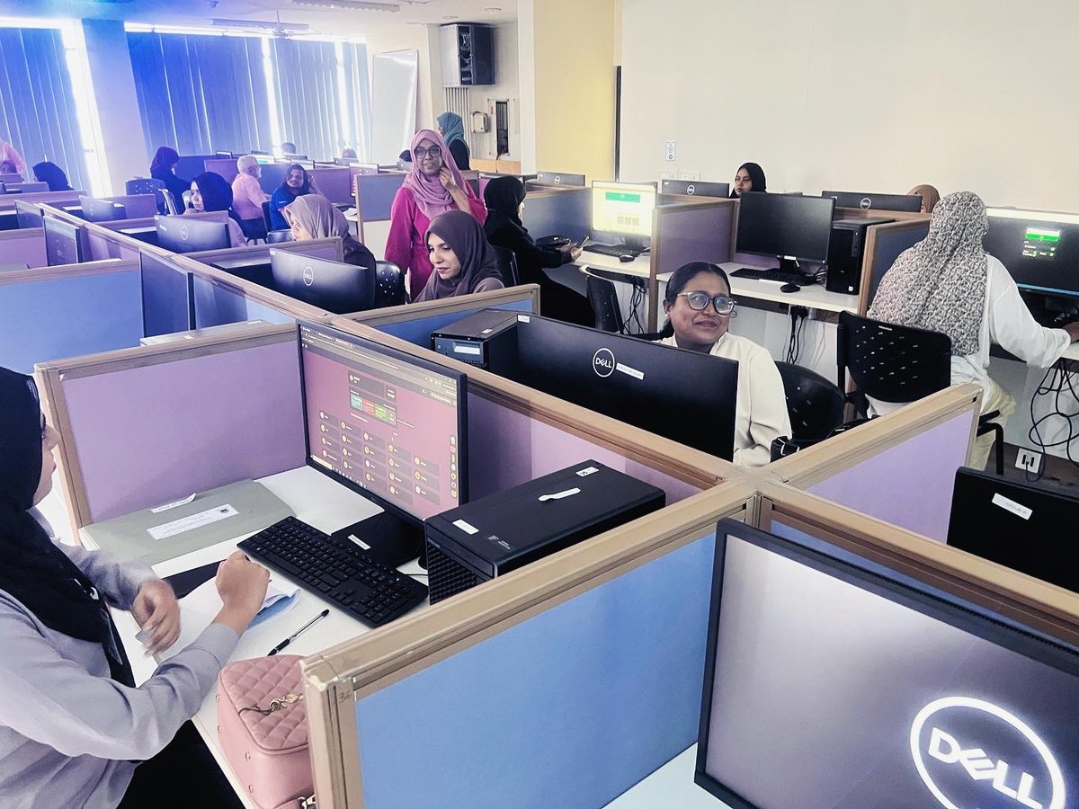 “Enhancing knowledge &amp; skills workshop” Professional development program 2024

Day 5, Session 2

Session delivered by Ms. Fathimath Nashfa

#studyatMNU
#GaumuBinaakurun
#MNULibrary