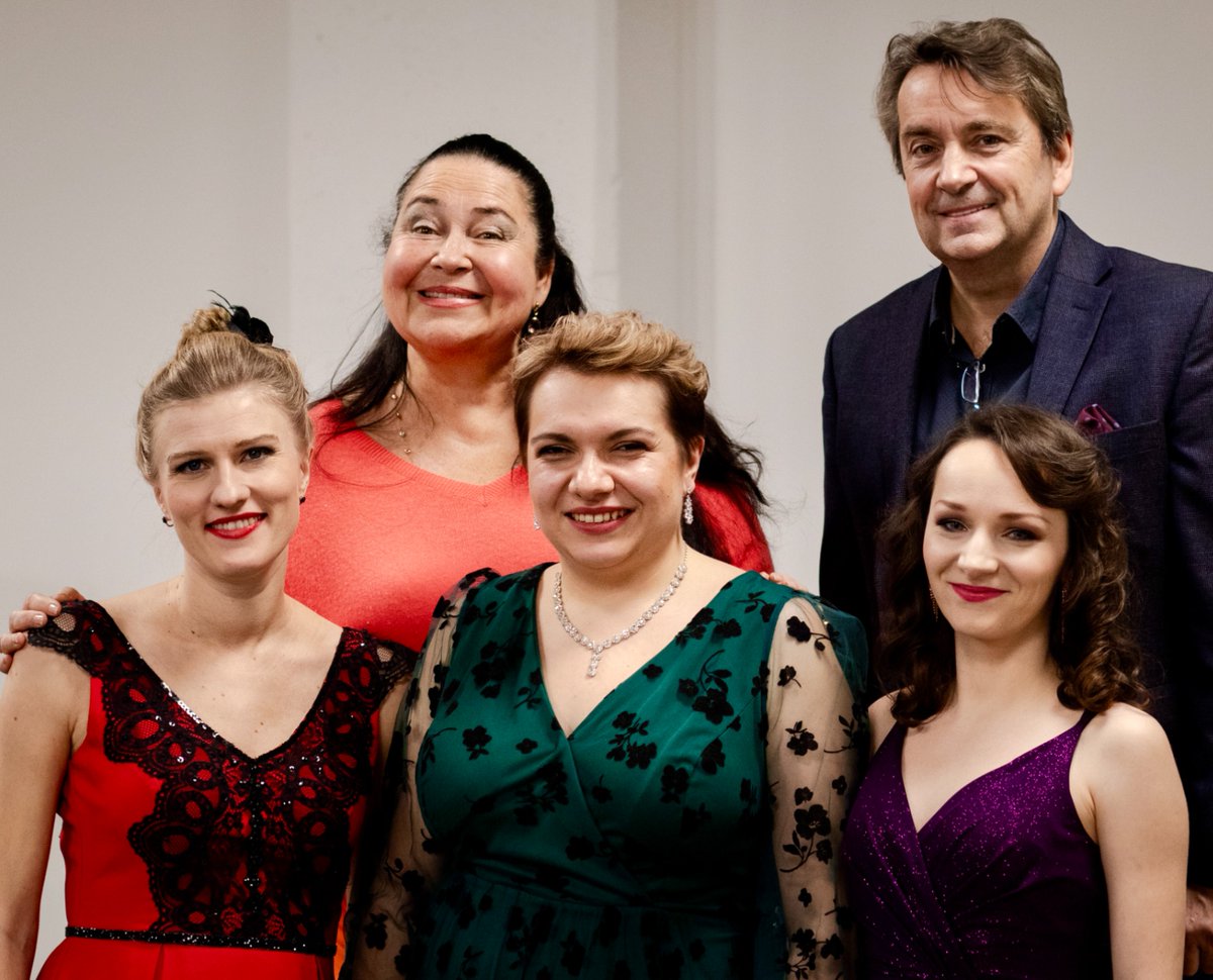 mikulskidariusz's tweet photo. After concert #MikulskiARTFoundation #OperaAcademy #AleksandraGudzio #CarolineMerz #AdamZdunikowski #MAFOA Warsaw Terminal Kultury Gocław #FundacjaMikulskiART #DariuszMikulski #MEETMIKULSKI https://t.co/WrEKrZfOve https://t.co/bpKzsePyq3