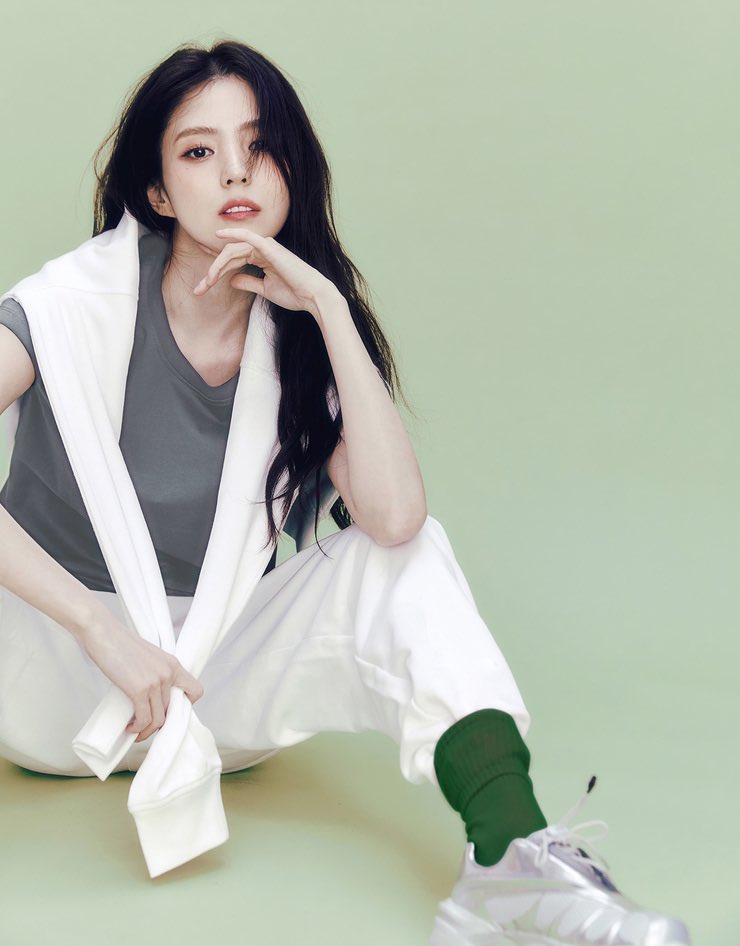 Exploring the boundless realm of creativity with GiordanoKR in Photoshop, where every pixel becomes a canvas for imagination. From surreal landscapes to vibrant portraits, our collaborative journey transforms ordinary images into visual masterpieces.