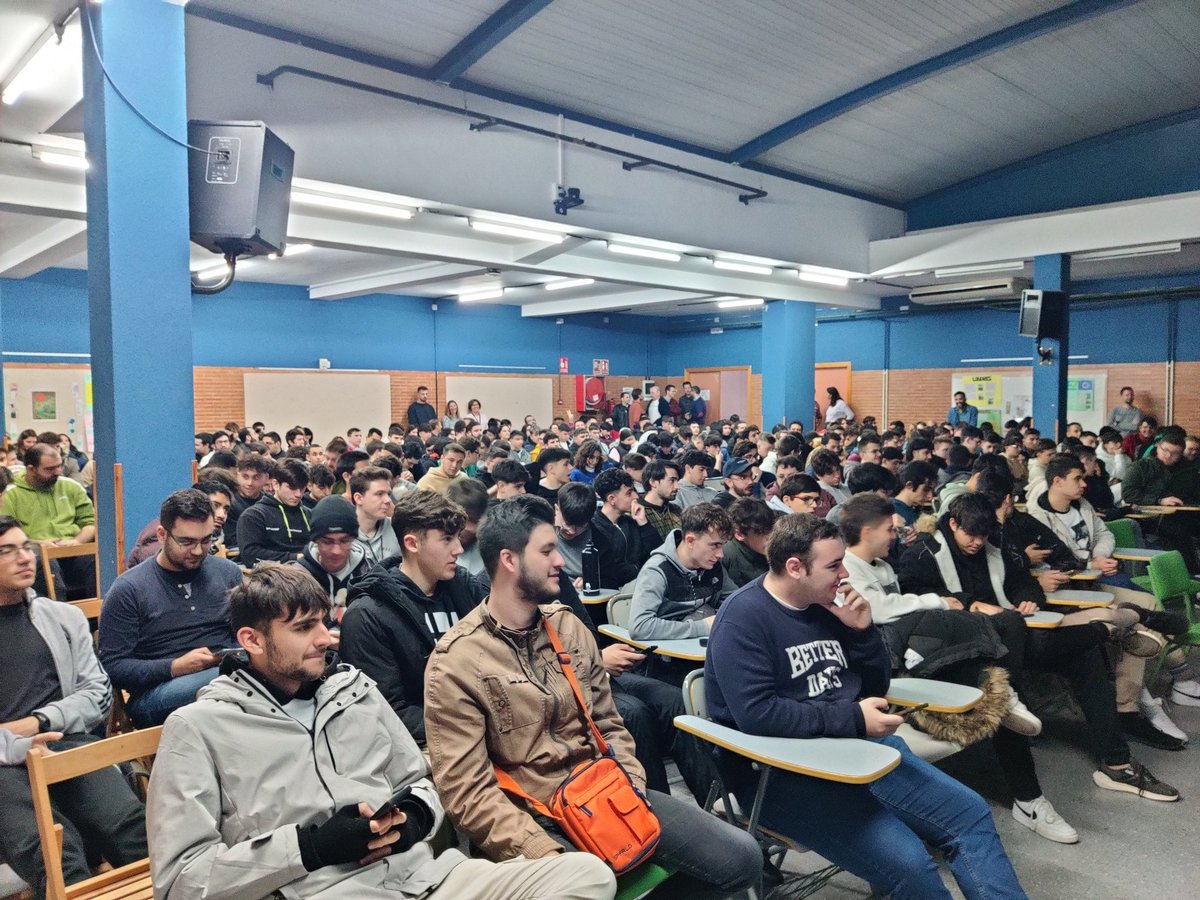jaimerr's tweet photo. Continuamos #Sysmana2024 con @manolitotic y su charla "La IA os va a quitar el trabajo" 🤖🧠, que dará luz sobre la IA y la influencia que tendrá en nuestros trabajos en el futuro 👌 https://t.co/KJwPoDaktr