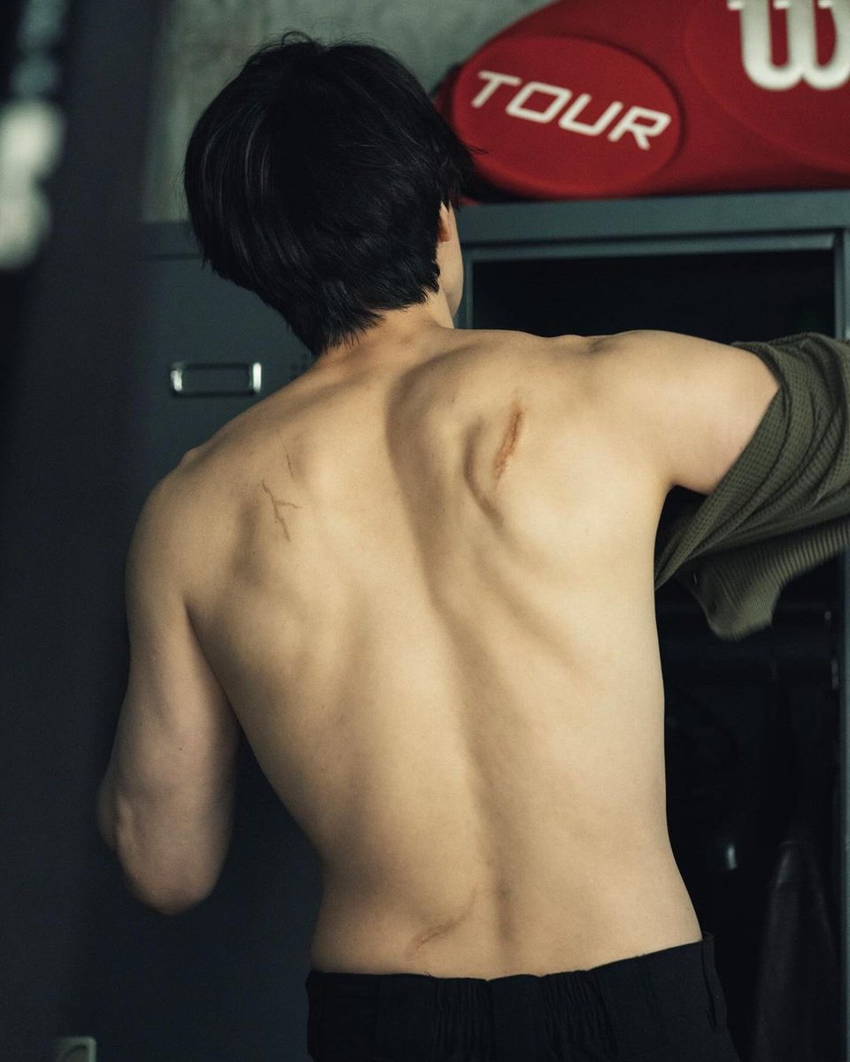 i_geumbog's tweet photo. 오늘 내 생일인가? 아닌데 일주일뒤인데 근데 이 선물은 뭐지 https://t.co/t6r1jXi7ns