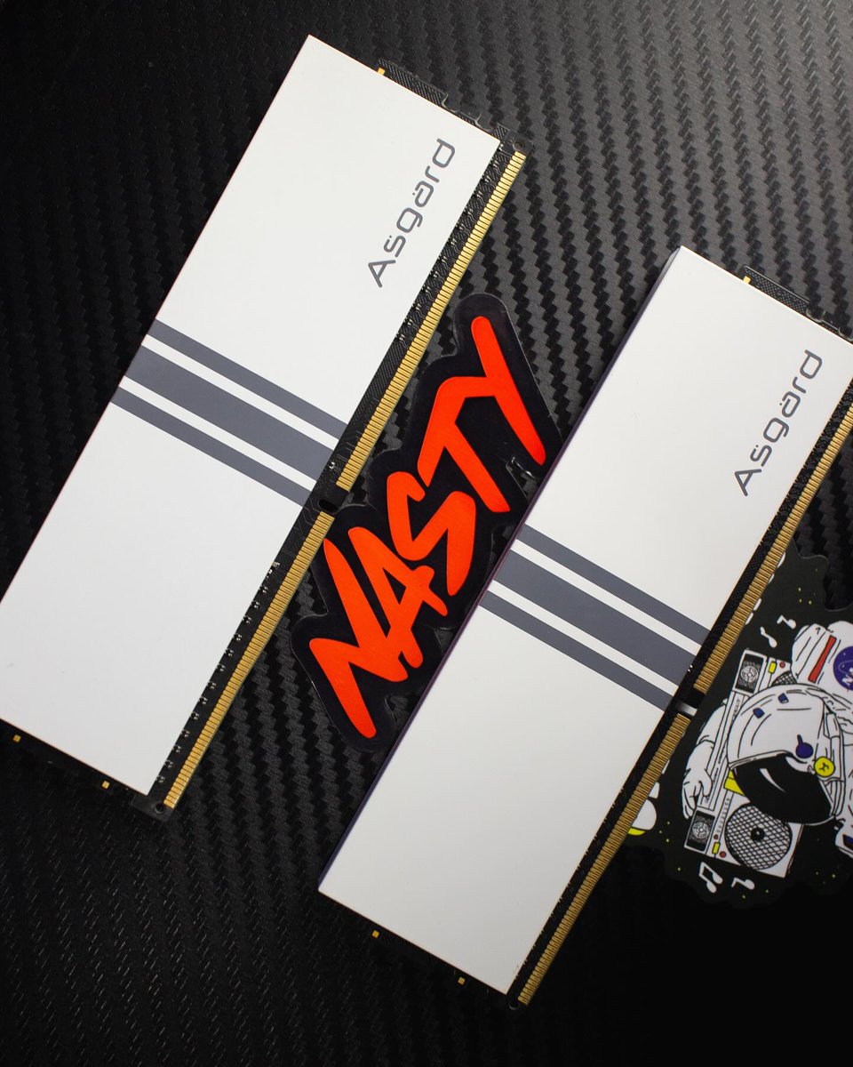 Check out some stunning pics of Asgard Valkyrie from <a href="/theunboxview/">Ahmed Nadeem</a> on FB&amp;IG. This texture of the pics is so perfect that looks a bit like rendering stuff. 

#pc #pcbuild #pcsetup #custompc #gaming #gamingpc #RAM #DRAM #DDR4 #Asgard #Valkyrie