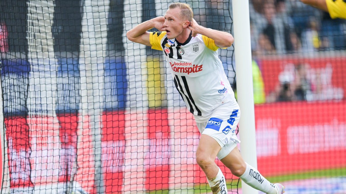 LASK_Official's tweet photo. Nach sechseinhalb Jahren verlässt Thomas #Goiginger unsere Schwarz-Weißen: 
DANKE für viele unvergessliche Momente ⚫️⚪️

📰 https://t.co/dPmPRgjfIU #inundaut https://t.co/S1rFLhKCE7