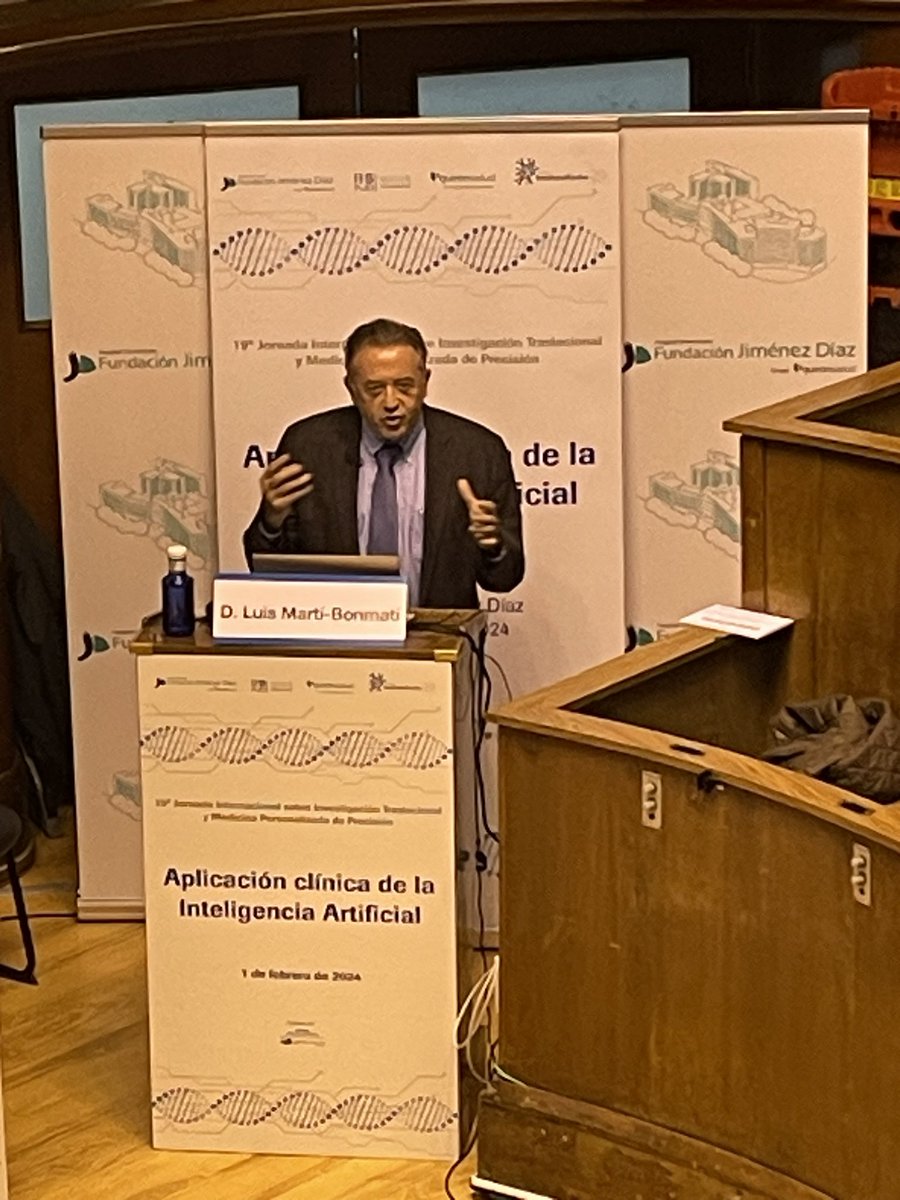 InstitutoRoche's tweet photo. El Dr. Luis Martí- Bonmatí, Director del área clínica de imagen médica @HospitalLaFe y Director Científico de EUCAIM aborda la Aplicación de la #IA a imágenes médicas #IAFJD @Hospital_FJD https://t.co/CN0warDopM
