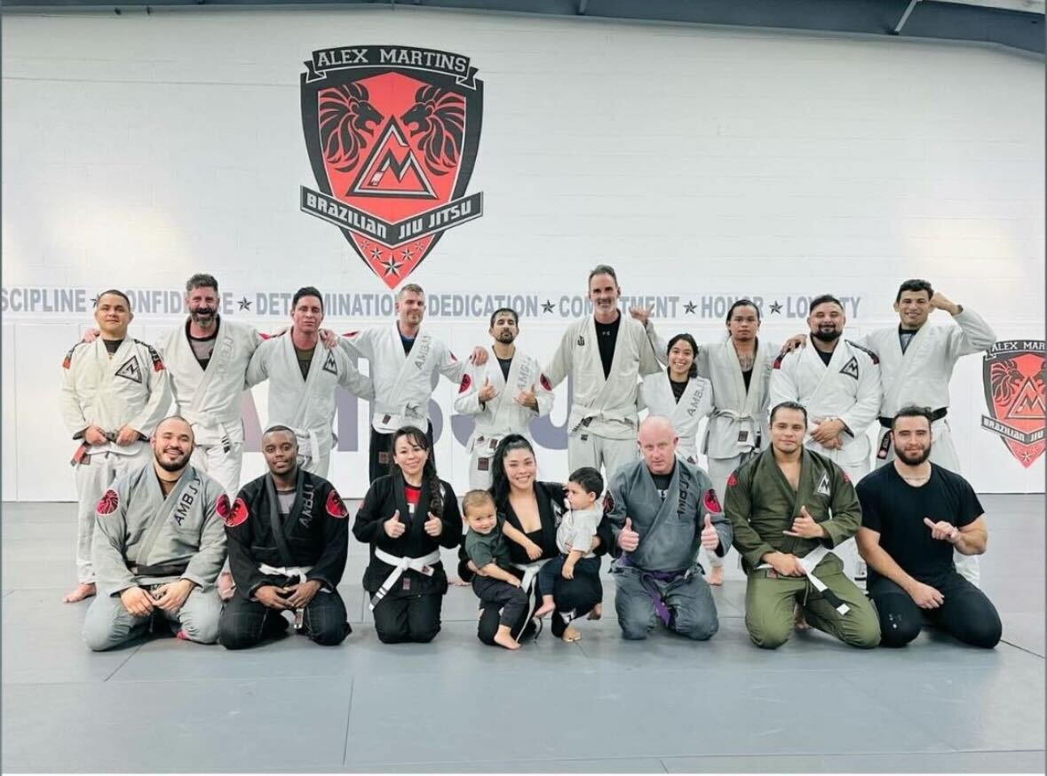 ZssBecker's tweet image. 3am. Thursday mega post.

If your reading this and not making the money you want OR where you want to be in life...

I can guarantee 99.9% certainty this is why because only .01% of Americans make over a mil a year.

So this likely absolutely applies to YOU.

It&apos;s simply this.…