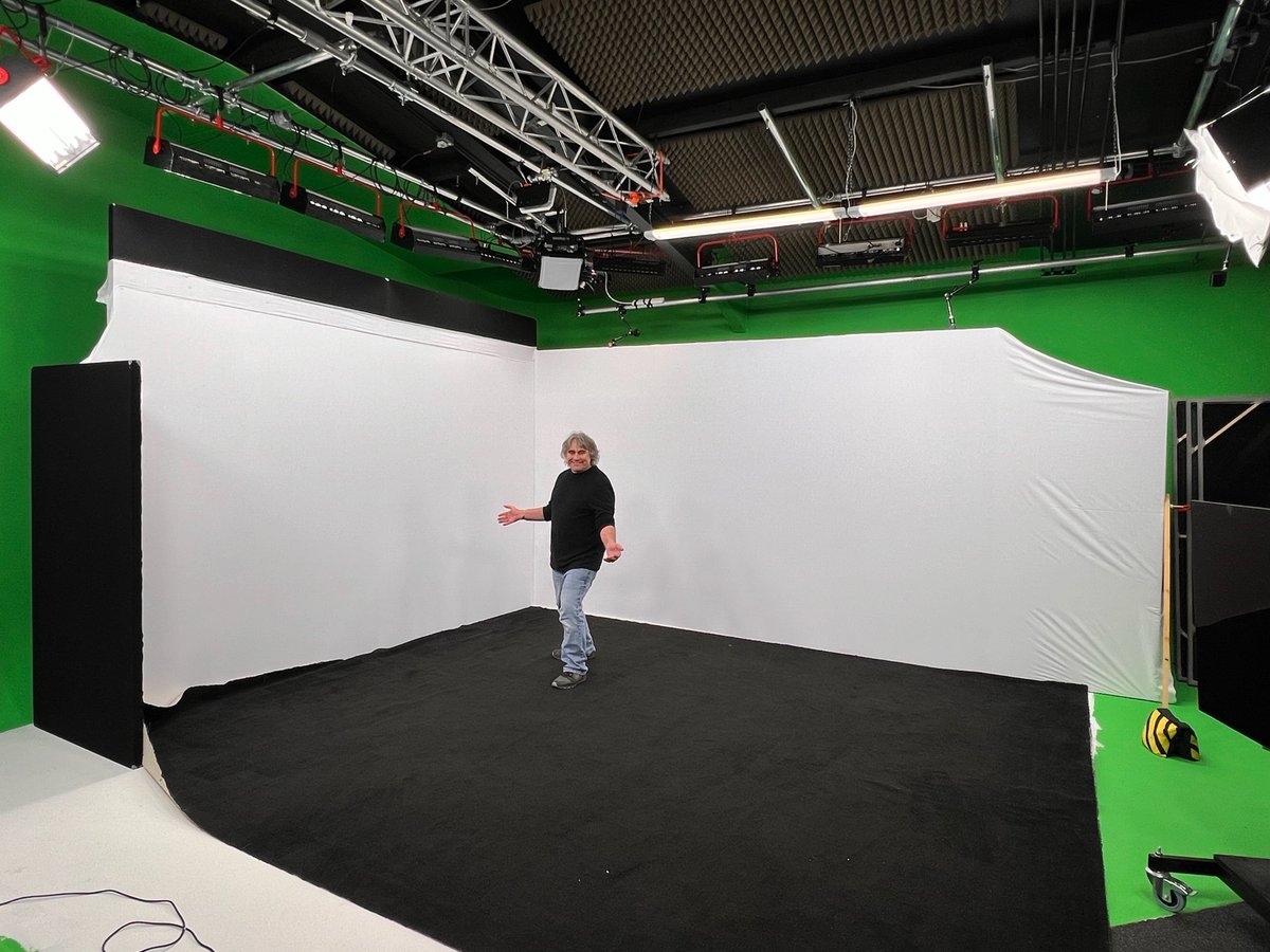 galleonstudios's tweet image. #setbuild
#galleonstudios
Two studios in operation today, Live suite for pieces to camera and Infinity that’s going to be home to a training video later this afternoon and tomorrow.
#GalleonStudios