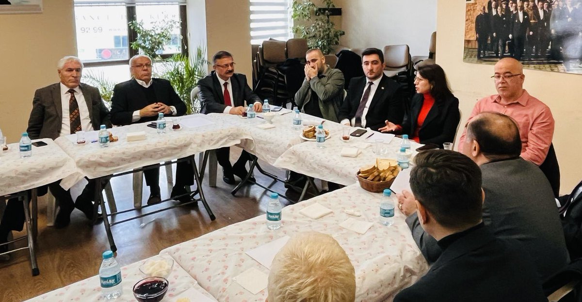 a_cerol's tweet photo. İlçe Başkanımız Sayın Kenan Otlu, Belediye Başkan Adayımız Sayın Esin Köymen ve Belediye Başkan A. Adaylarımızla ilçe Başkanlığında kahvaltılı programa katılıp, genel durum değerlendirmesi yaptık. https://t.co/ZSFkKAkJim