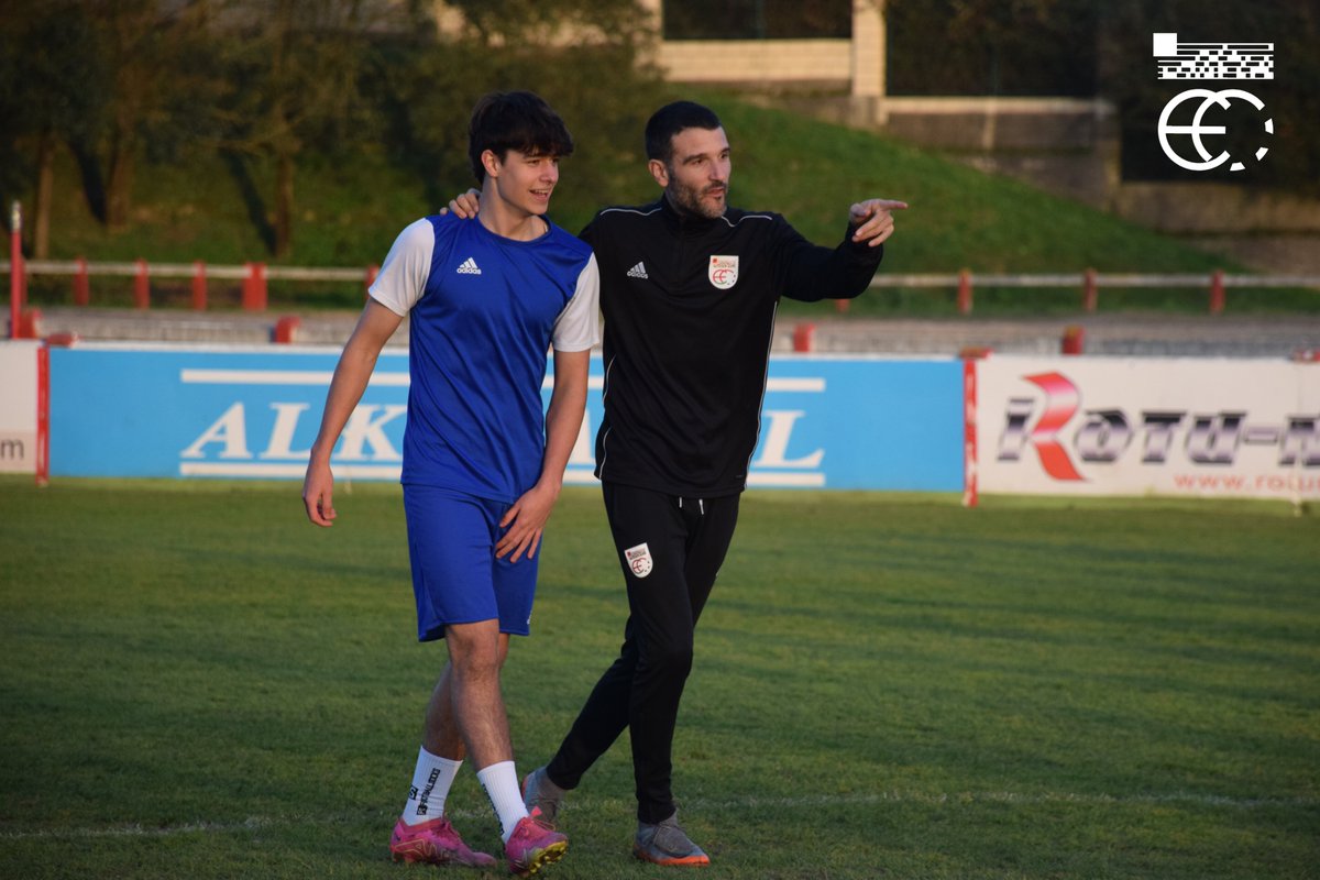 EFF_FVF's tweet photo. ❤️💚🤍𝐒𝐄𝐋𝐄𝐊𝐙𝐈𝐎𝐀𝐊❤️💚🤍

🆚Atzo 14 eta 16 urte azpiko selekzioek Plentzia eta Loiun entrenatu zuten.

🆚Ayer las selecciones Sub-14 y Sub-16 entrenaron en Plentzia y Loiu.

Eskerrik asko @sdplentzia eta @CDLoiu!

📸 https://t.co/8rWKPxKFNA

#BatzenGaituelako https://t.co/HTyAXdbxVy