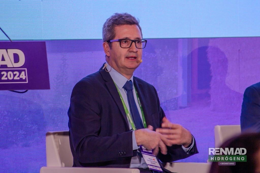 El 25/01, nuestro director de Regulación y Servicios Jurídicos, Alberto González , participó en el debate “𝙉𝙖𝙫𝙚𝙜𝙖𝙣𝙙𝙤 𝙥𝙤𝙧 𝙚𝙡 𝘾𝙤𝙣𝙩𝙚𝙭𝙩𝙤 𝙉𝙤𝙧𝙢𝙖𝙩𝙞𝙫𝙤 𝙮 𝙍𝙚𝙜𝙪𝙡𝙖𝙩𝙤𝙧𝙞𝙤 𝙙𝙚𝙡 𝘽𝙞𝙤𝙢𝙚𝙩𝙖𝙣𝙤” En el  #RENMADhidrógeno organizado por <a href="/AtaInsights/">Ata Insights</a>