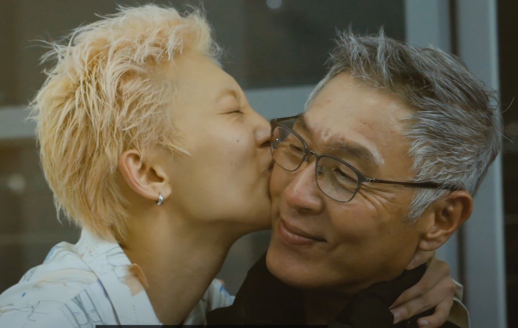 00intoxx's tweet photo. dabin and papa hong:( https://t.co/hQdi4tcWsj