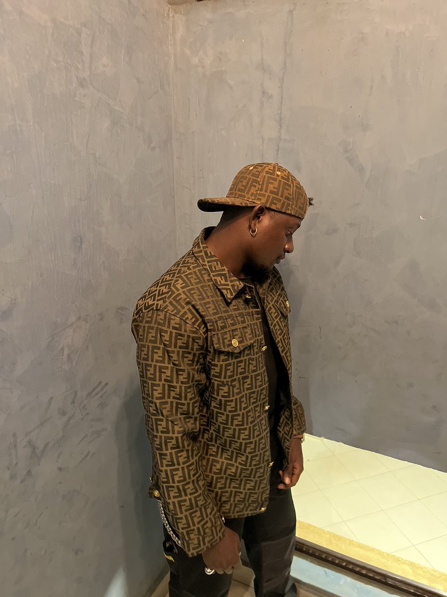 KasimKlassic's tweet photo. Am the designer of my own style 🤎🎩@Fendi #trending2024 https://t.co/HJPcLIQ3dF