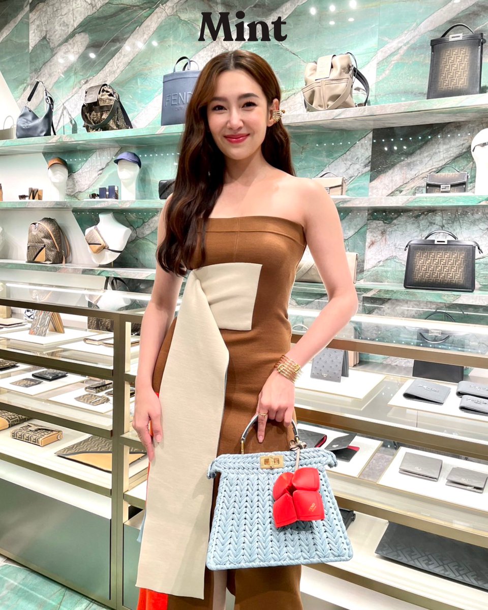 mintmag_th's tweet photo. สวยรับบูติกใหม่! #MintReports พาส่องลุคสวยของสาว #เบลล่าราณี Friend of FENDI ประจำประเทศไทย ที่เดินทางมาร่วมเปิดตัวบูติกสแตนด์อโลน #FENDI สำหรับสุภาพบุรุษแห่งใหม่และแห่งแรกในไทย ณ Siam Paragon โดยสาวเบลล่ายังมาในลุคจากคอลเล็กชั่น Spring/Summer 24 💚

#bellacampen 
#MintMagTH https://t.co/CvRhdEnbS2
