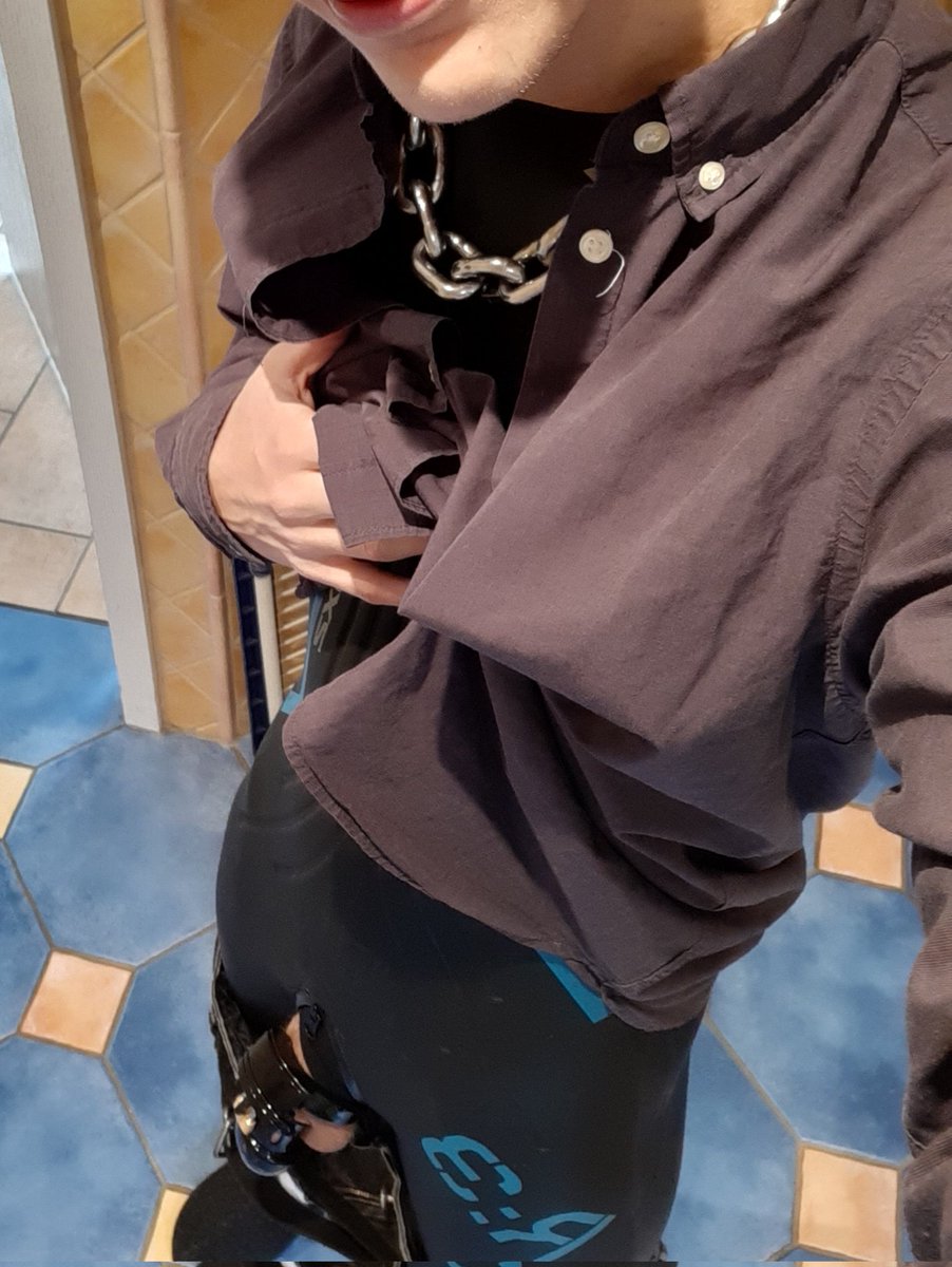 Motogear4life's tweet image. Ready for University 😅
#locked, with #neoprene and horny AF 🥵 Have a nice day everyone