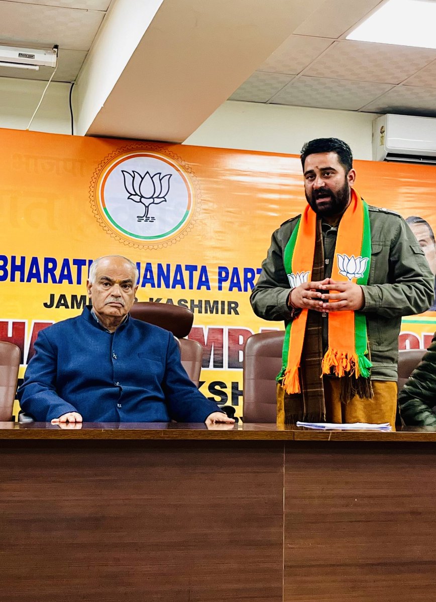 IArunPrabhat's tweet photo. Chaired a meeting of BJYM Jammu Kashmir at BJP Headquarters Jammu regarding upcoming programs and officially launched NAMO YODHA joining campaign in presence of @BJP4JnK President Sh @RavinderRaina Ji, @BJP4JnK General Secretary Org. Sh. @AshokKoul59 ji. https://t.co/WPyQHDq7HS