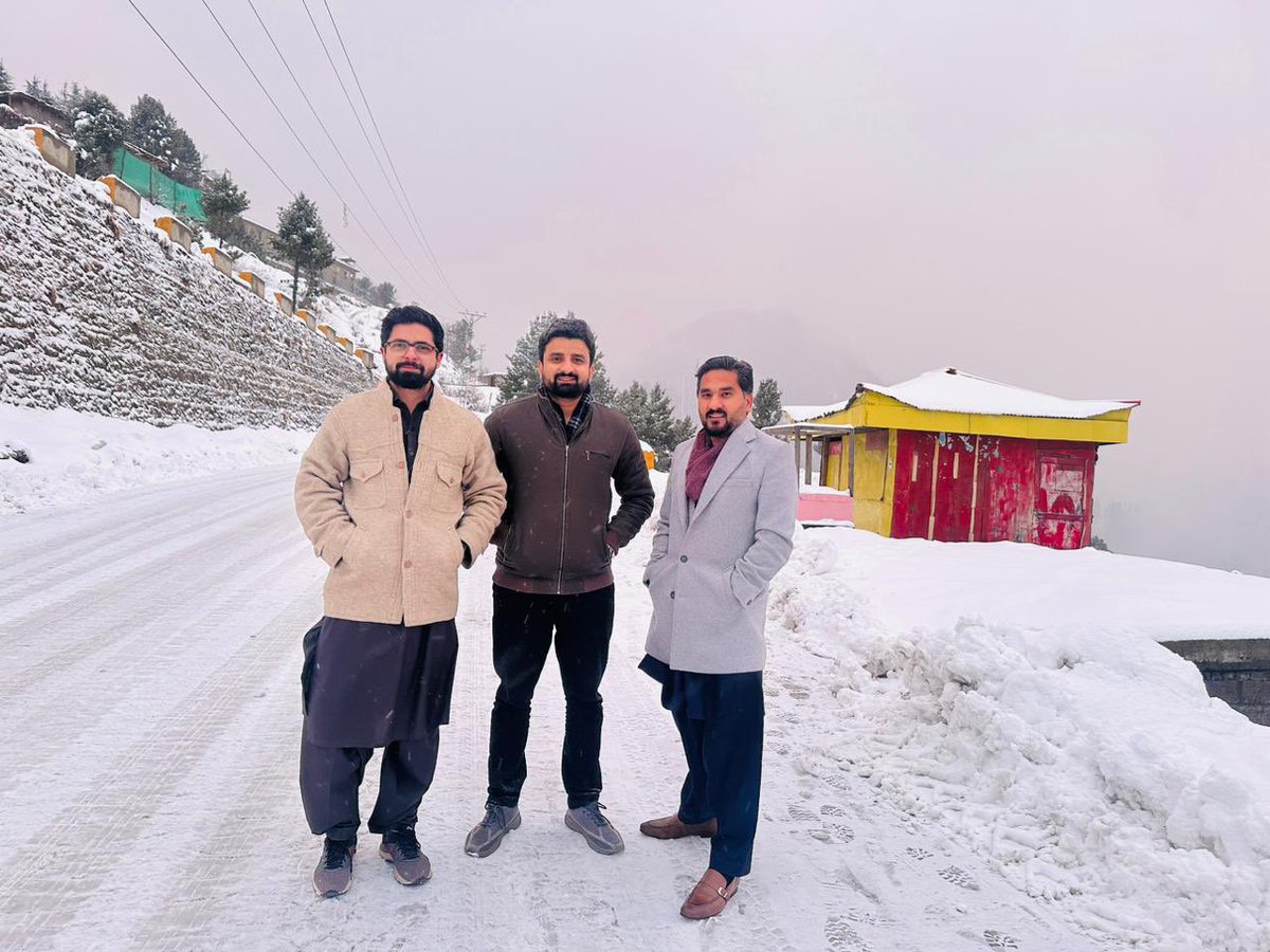 idrees_PMS's tweet photo. “When the snows fall and the white winds blow, the lone wolf dies, but the pack survives,” 

#snowfall https://t.co/JI9l5niCGA