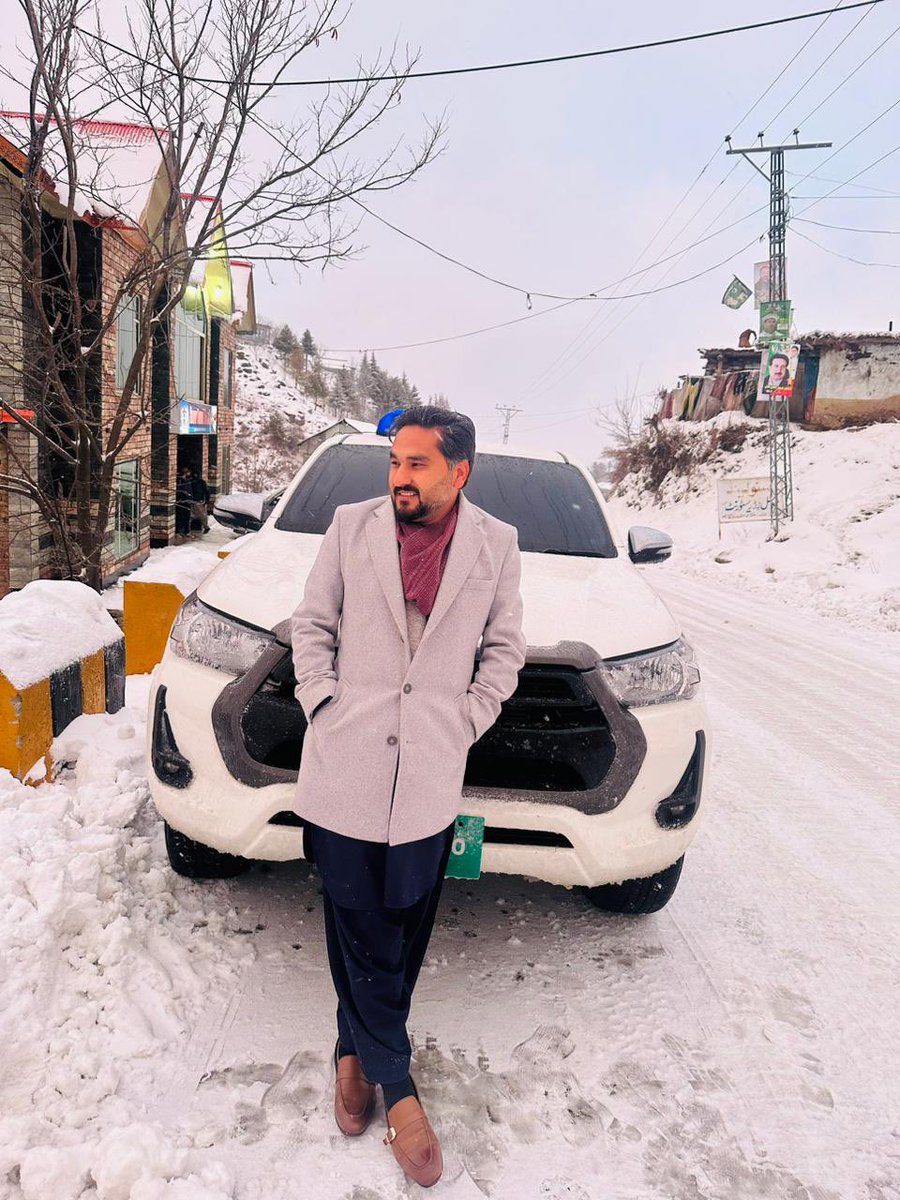 idrees_PMS's tweet photo. “When the snows fall and the white winds blow, the lone wolf dies, but the pack survives,” 

#snowfall https://t.co/JI9l5niCGA
