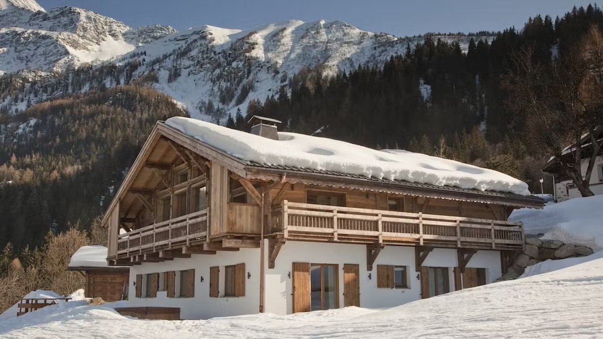 StayOneDegree's tweet photo. Experience the ultimate in ski chalet luxury at this beautiful home, located on the world famous slope La Verte in Chamonix. Enjoy stunning views of the whole Chamonix Valley, the Mont Blanc Massif and the Fiz Mountain Range.
https://t.co/mt39kFpHn3
#Ski #Easter https://t.co/o2VAWt7G9P