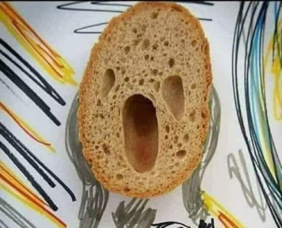 PiramideRossa's tweet photo. L'urlo di Munch versione integrale 😂😂😂 https://t.co/V18a8iJYha