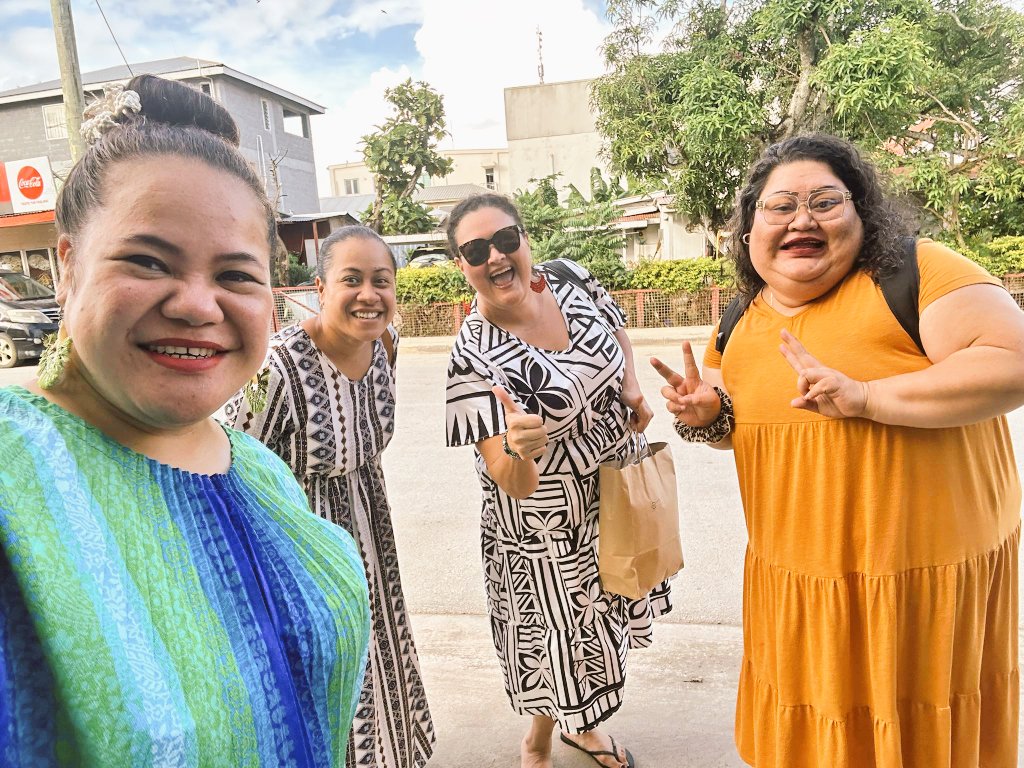 When in #Tonga, you must have a crew! People who will always have your back and fill your stomach! 'Ofa atu❤️😘 @hakaumana