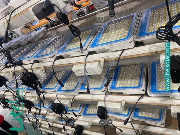 litelsolar's tweet image. 60w 120w 200w 300w new PC lens solar flood light with smart control system

Web: bit.ly/3vUKGxj
#solarfloodlights #gardenlight #floodlight #solarlight