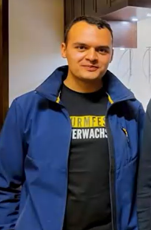 IbDoku's tweet photo. Der #AfD-Landtagsabgeordnete Franz Schmid steht der IB nicht nur nahe und schleust IB-Kader in die Partei - er präsentiert sich selbst als Mitglied der IB. Hier trägt er das Shirt der Identitären Bewegung Niedersachsen. https://t.co/xBeBeJ14wC
