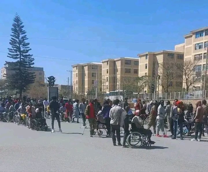 አብ መግለፂ ዝኸበሩ አብ መሬት ዝረኸሱ ስራዊት ሎሚ አብ መቐለ ሰልፊ ወፂኦም።