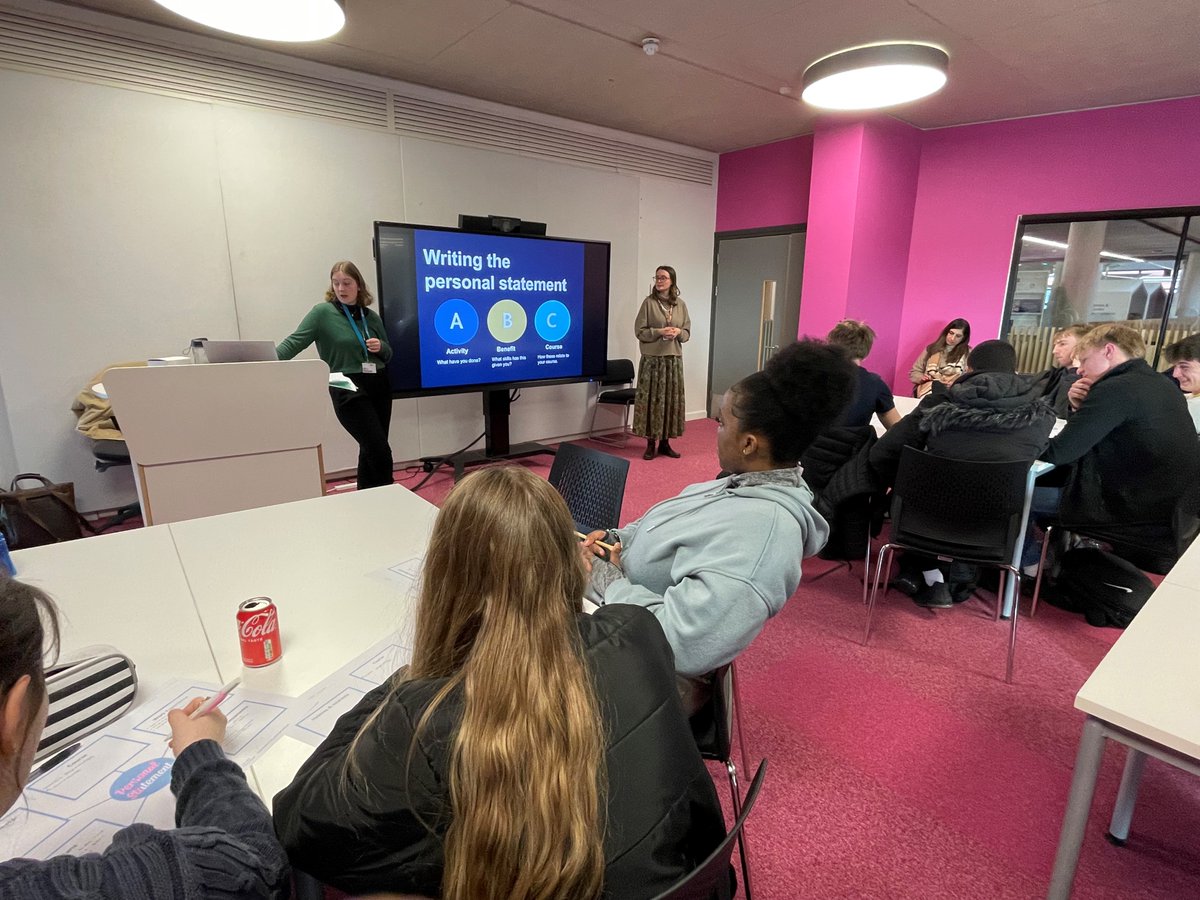 KC1school's tweet image. Year 12 EPQ students at The Hive in Worcester
#Harvardreferencing
#Universitylife
#Personalstatement