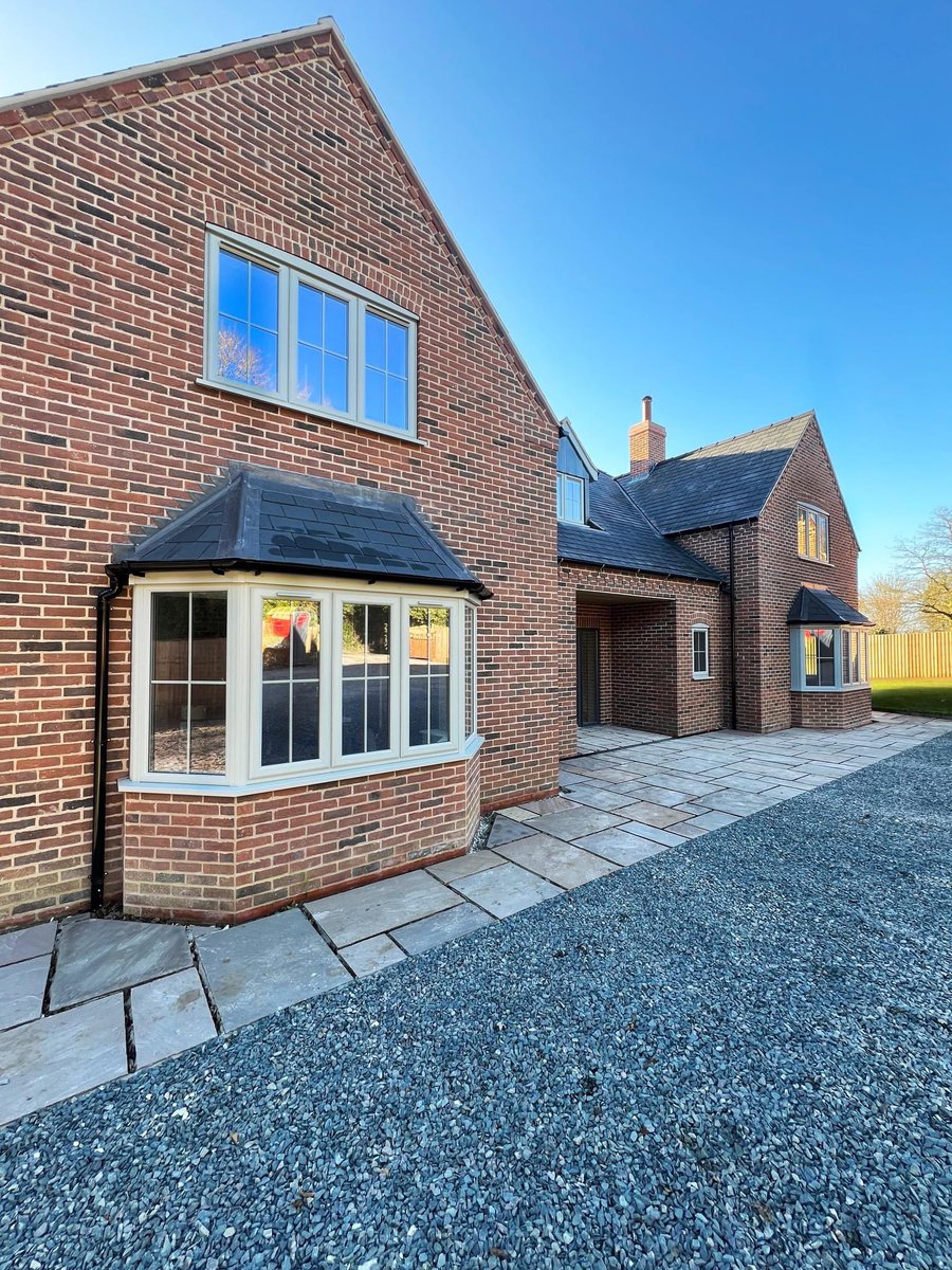 TradeglazeLtd's tweet photo. New case study just added!! Check out this beautiful new build 😍🏠, finished with our high-performance windows, in the elegant Agate Grey, quality comp doors in Slate &amp; Anthracite Grey, spectacular 5-pane ali bifolds &amp; a beautiful aluminium roof lantern https://t.co/ICy0oFjwzS https://t.co/YBaI0OBPhg