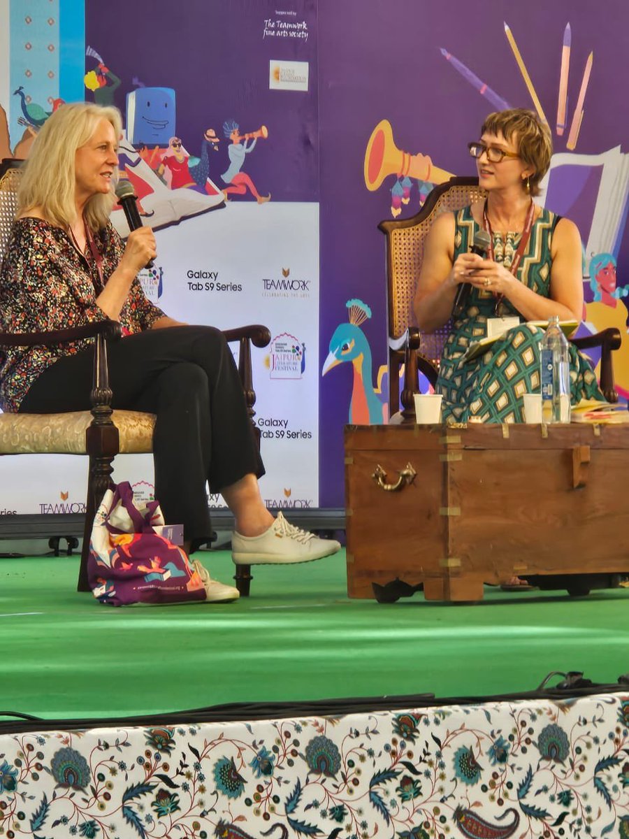 PenguinIndia's tweet photo. "In science, if a woman has a great idea, the credit will always go to a man," says @BonnieGarmus at @JaipurLitFest.
After facing a similar situation as a creative director, Bonnie got the inspiration to pen #ElizabethZott and #LessonsInChemistry.
#PenguinGoesToJLF #JLF2024 https://t.co/1h5jsitucy