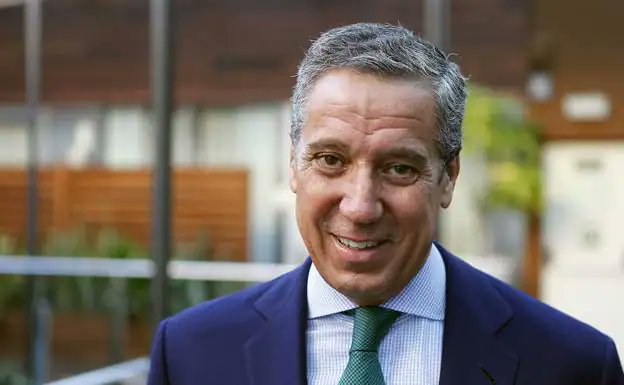 Hoy, el juicio contra Eduardo Zaplana sufre su segundo aplazamiento por "indisposición" de su abogado. Zaplana cumple 5 años en libertad por "enfermedad terminal". Dirigía una red de cobro de comisiones con el PP en Valencia. La justicia en España es "igual para todos"...
