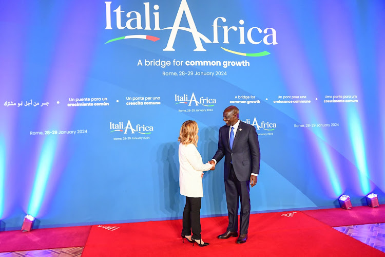 ConcertoPR's tweet photo. 🇮🇹🌍 #QuickInsights | L'#Italie et l'#Afrique : un partenariat énergétique gagnant-gagnant ?
🔋 Organisé les 28 et 29 janvier, à #Rome, le Sommet Italie-Afrique a accueilli plus de 25 pays africains avec pour objectif une coopération #énergétique et migratoire.
Le partenariat profiterait-t-il vraiment à l'Afrique ?
🔗 Sarah Touron, Project Consultant chez @ConcertoPR nous livre son analyse : https://t.co/ZiDgnusfhD