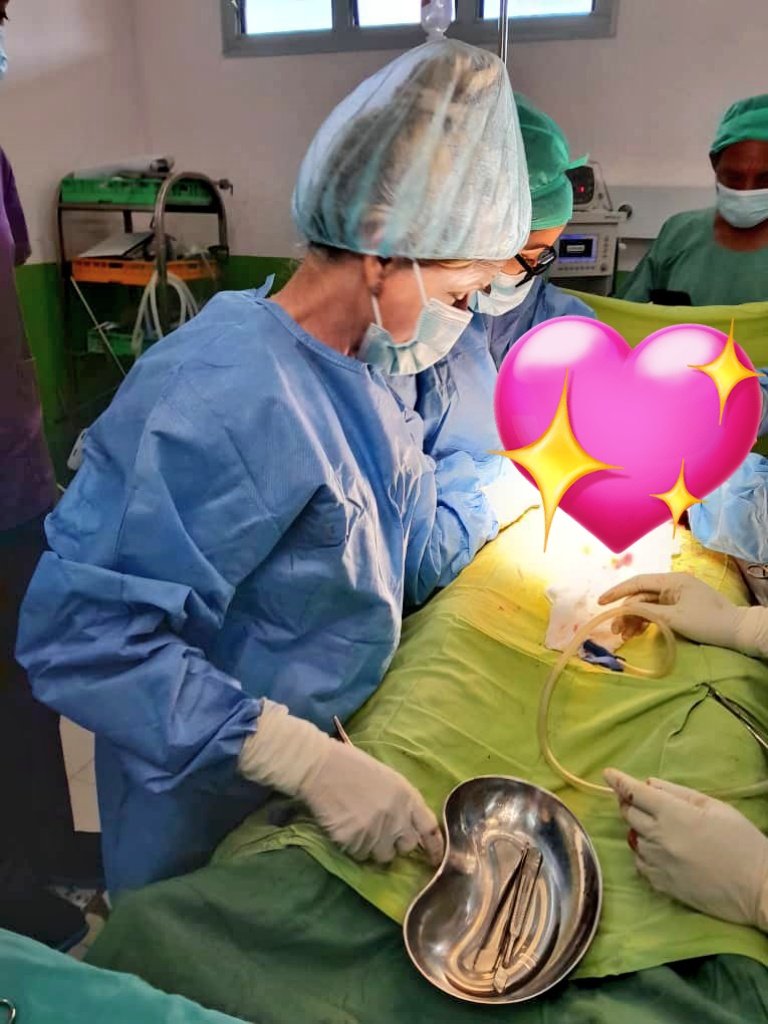 #GenteQueSuma representa el amor y solidaridad del pueblo cubano en la tierra del sol naciente. Lic. Ibelyn Castro Instrumentista BMCTL #Covalima al cuidado de los más necesitados porque #CubaCoopera #CubaSalva