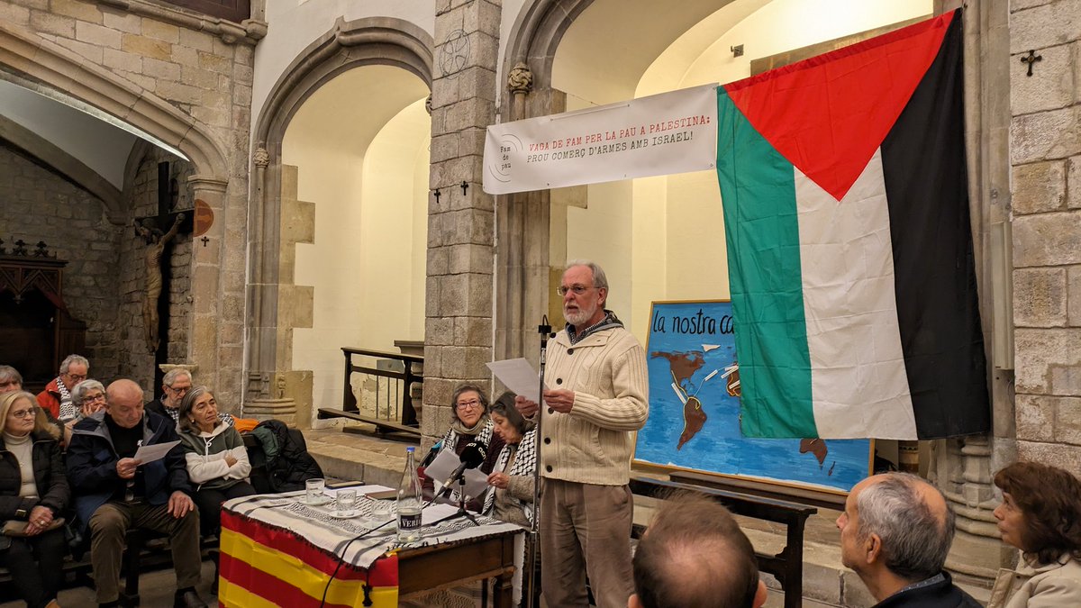 Lafedecat's tweet photo. 📢 Donem suport als 3 activistes @mgabriela_serra, @MartiOlivella i Llum Mascaray, que inicien avui una #VagaDeFamPerPalestina per pressionar a @desdelamoncloa per a què:

1⃣ Posi fi al comerç d'armes amb Israel
2⃣ Doni suport a la denúncia de #genocidi a l'@CIJ_ICJ
#FamDePau https://t.co/ctsCLb9pRv