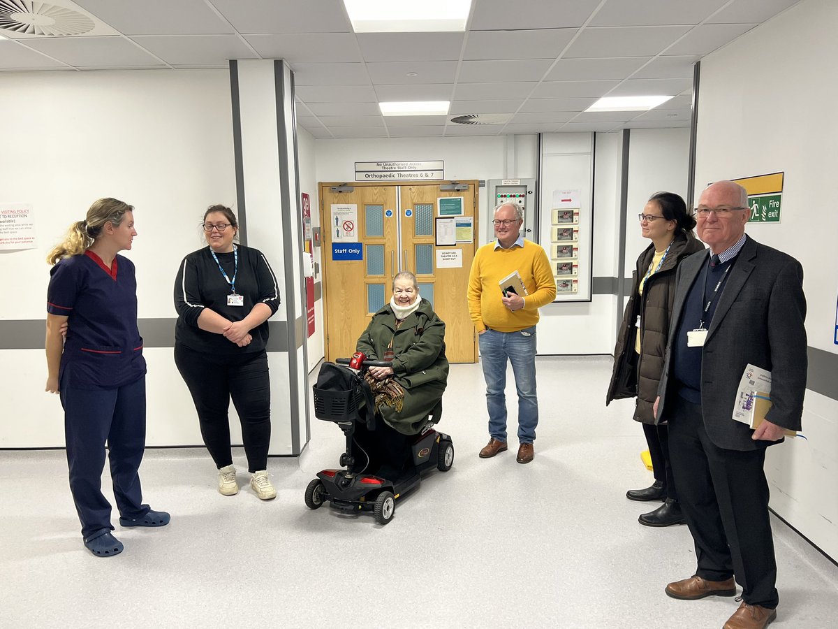 Big thanks to @RBNHSFT ICU for hosting @WokinghamBC guests yesterday. We explained the challenges our staff face & saw the improvements thanks to the Trust & @RoyalBerksChar to upgrade the environment & experience for staff, patients and visitors 💕 #rdg #icu